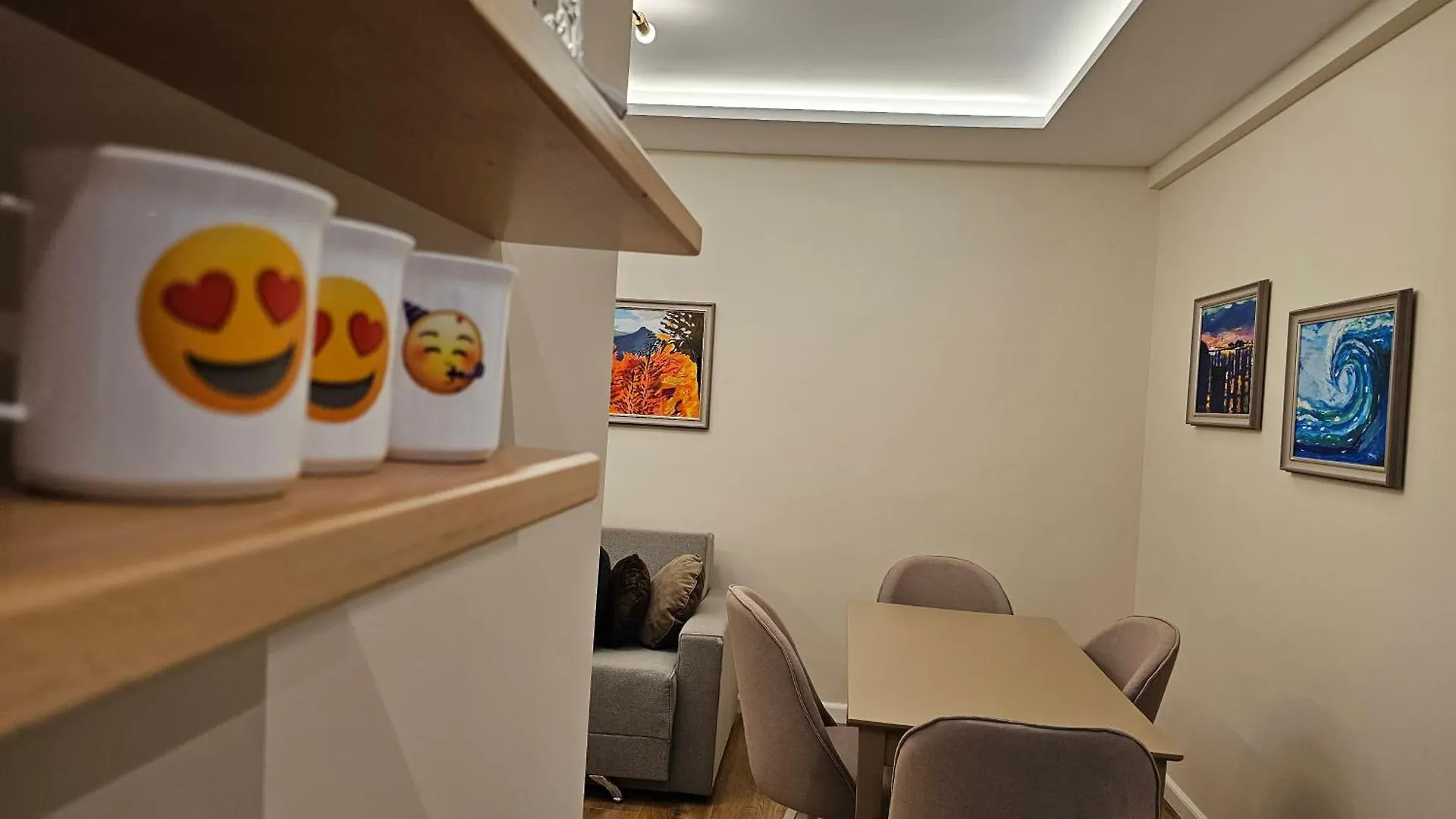 T2 Lungomare Apartment Vlorë 0*,  阿尔巴尼亚